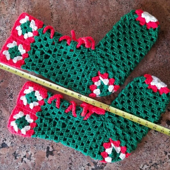 Vintage Handmade Crochet Christmas Table Topper + Pair of Stockings Lace-Up Boot - Picture 3 of 7